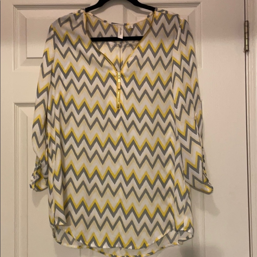 3/4 length sleeved multi color shirt